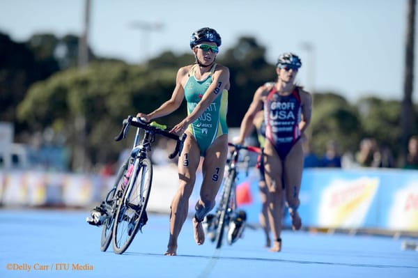 Emma Moffatt takes it to the field at San Diego ITU Triathlon World Series