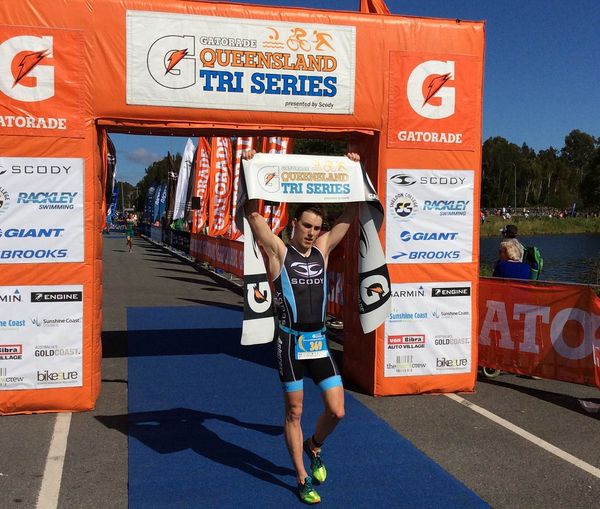 Ben Cook and Danielle De Francesco win the Gatorade Queensland Triathlon Series season opener