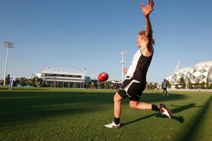 Lou Wotton – the triathlete kicking goals in AFLW