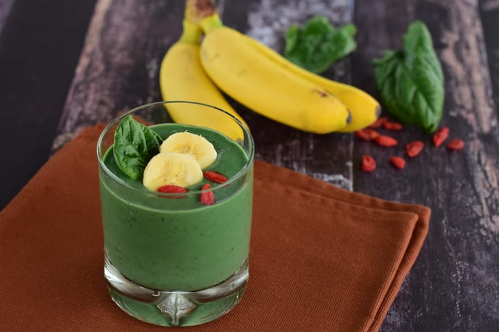 Recovery Smoothie – Supercharged Green and Berry Smoothie